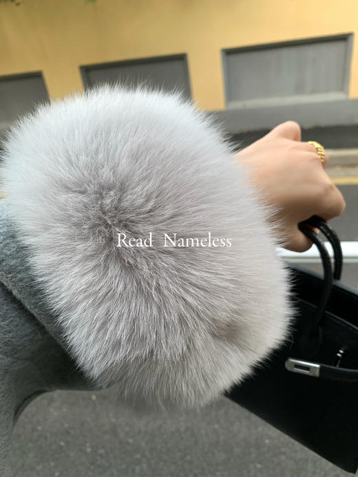 Read Nameless /狐狸毛袖口羊绒灰色大衣 2025/11/17 商品图1