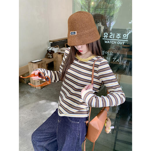 <曾小咸推荐>杏咖条纹宽松长袖休闲T恤 商品图4