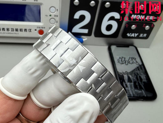 江诗丹顿 Overseas 8F纵横四海计时系列5500V 5520V 熊猫盘 男士腕表 表径42.5mm 升级版V3版 搭载7750改Cal.5200自动上链机械机芯 商品图8