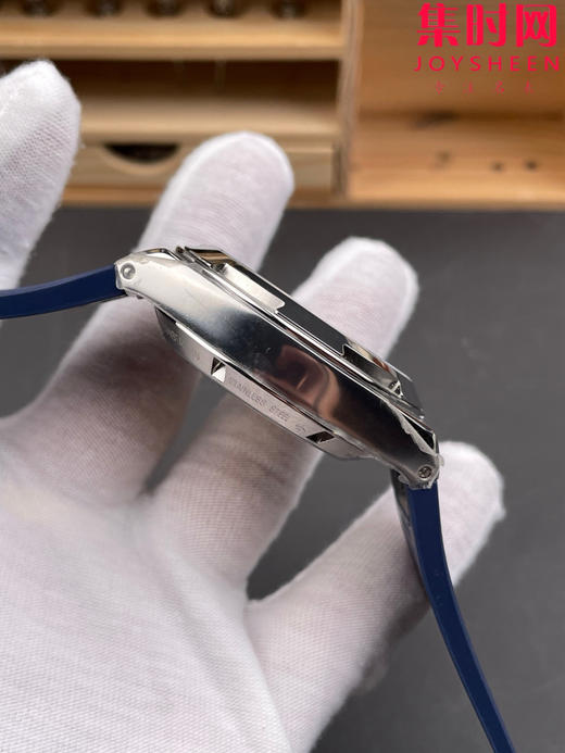 江诗丹顿 Overseas 8F纵横四海计时系列5500V 5520V 蓝色盘 男士腕表 表径42.5mm 升级版V3版 搭载7750改Cal.5200自动上链机械机芯 商品图3