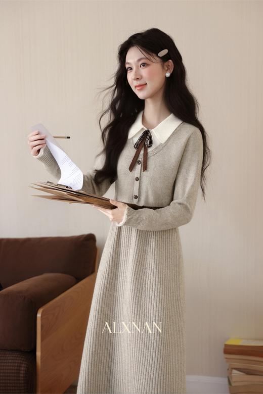 鹿向南「半糖摩卡」假两件法式长袖针织连衣裙女秋季收腰杏色长裙 商品图5