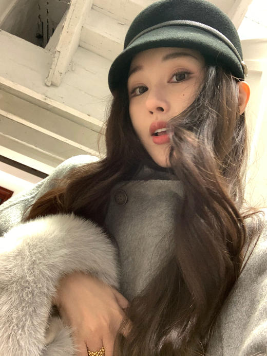 Read Nameless /狐狸毛袖口羊绒灰色大衣 2025/11/17 商品图3