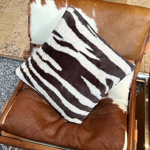 野&兽同款斑马纹兔毛绒抱枕（拍两只有优惠） 商品图3