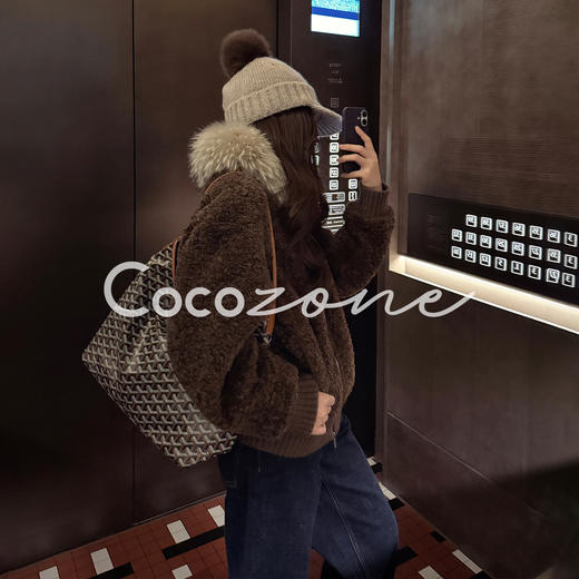 COCO ZONE 刘 一一“小棕熊”翻领拉链毛绒装饰外套 CD2A2973 商品图3