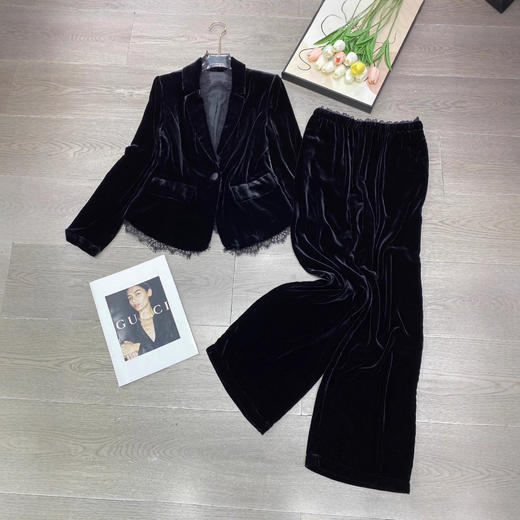 套装2025秋冬季新款 真丝丝绒拼接蕾丝V领镂空西装休闲女款外套 商品图3