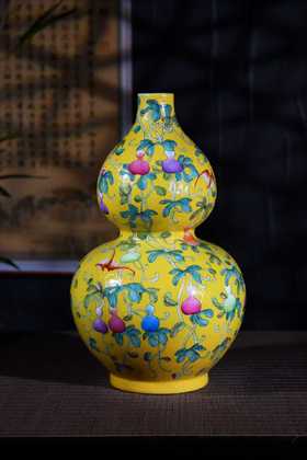 黄地扒花缠枝莲纹福禄双全葫芦瓶