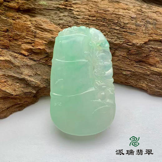 派瑞翡翠 翡翠挂件 糯冰 浅绿 商品图0