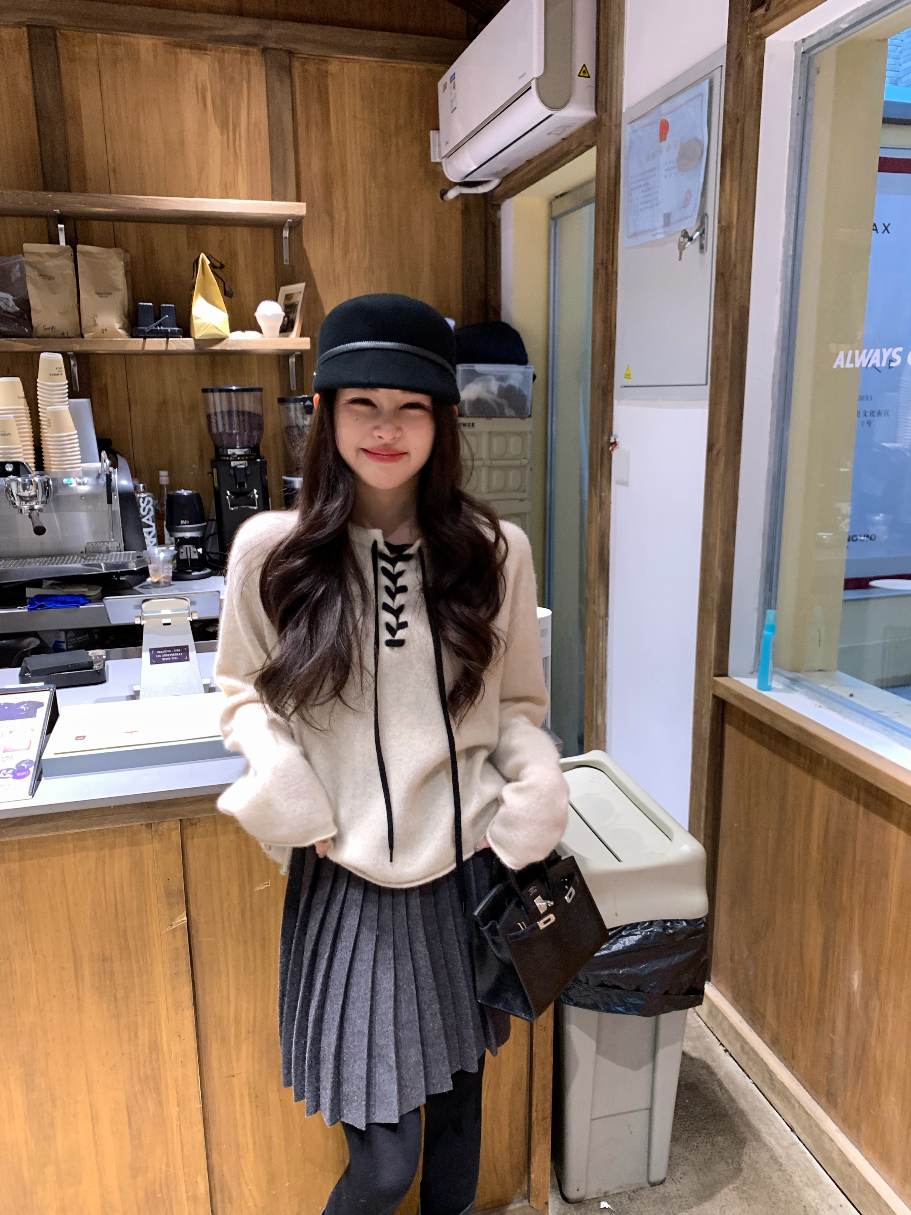 Read Nameless /羊绒交叉系带领口毛衣+灰色毛呢百褶裙 2025/11/17