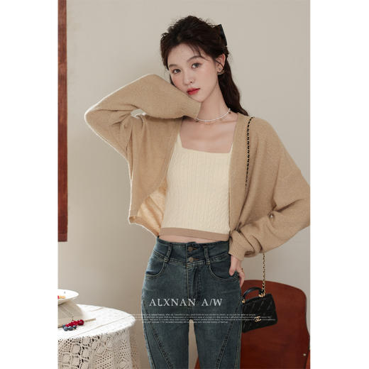 鹿向南「美拉德穿搭」法式卡其色针织衫女2025新款秋显瘦开衫上衣 商品图2