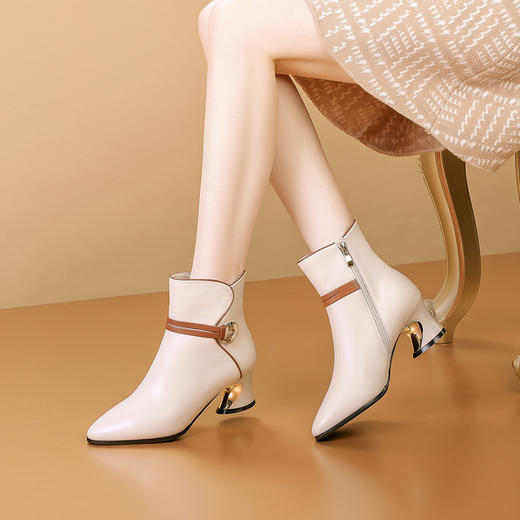 【预售5天】秋冬新款短靴女时尚拼色尖头显瘦马丁靴加绒舒适百搭短筒单靴JLD&8866 商品图1