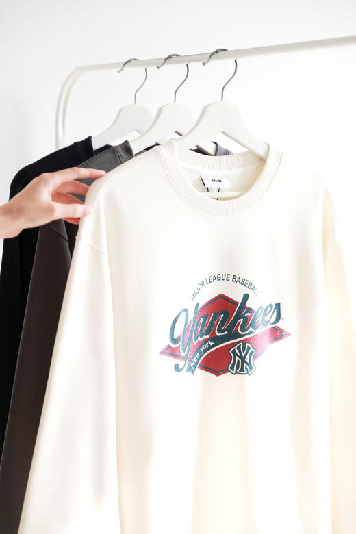 高颜值复古卫衣，内里加厚加绒。胶片感胸口印花圆领外套C111668 商品图4