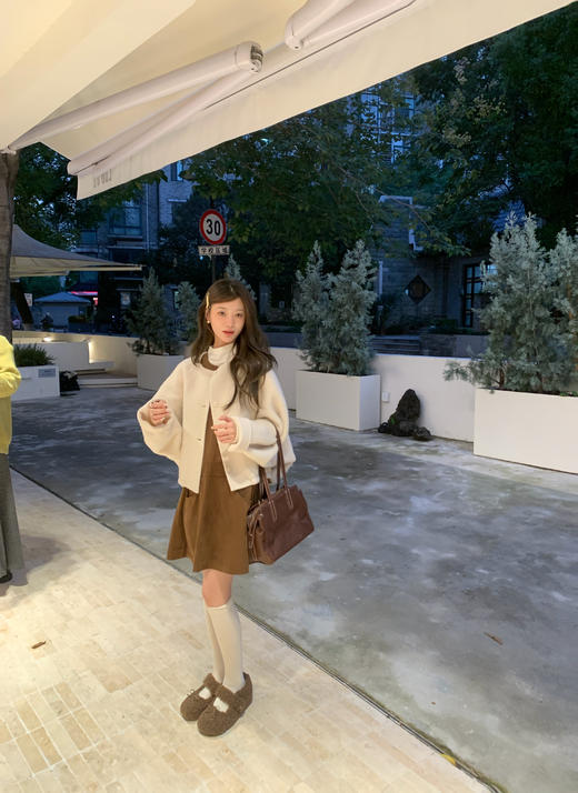 Read Nameless /苏力羊毛蝙蝠袖奶白色外套 2025/11/17 商品图5