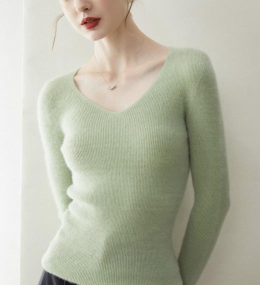 逸红颜明月优选#『100%软黄金山V领羊绒毛衣』-[630/1件,1200/2件] 『云绒』贴身穿的云朵修身款,6 月龄小山羊绒细腻软糯 商品图13