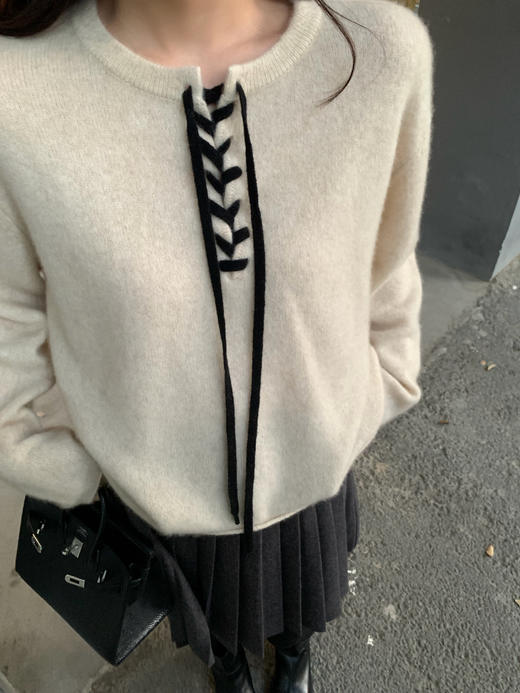 Read Nameless /羊绒交叉系带领口毛衣+灰色毛呢百褶裙 2025/11/17 商品图8