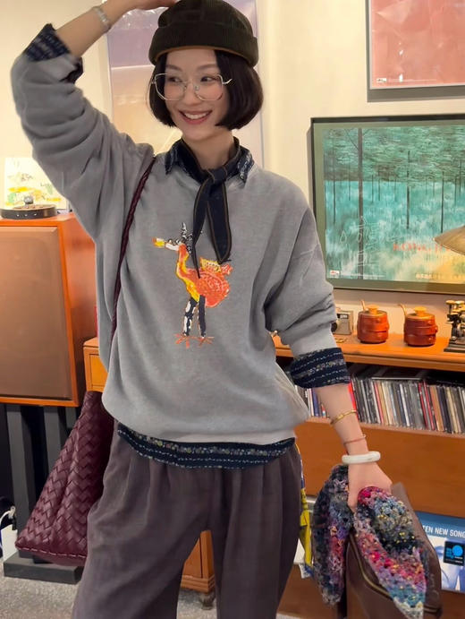 【11月17日 下午18:00 秒杀】45R 再一款 2025年新品 日系水洗 908男女同款 休闲火烈鸟抓 毛海洋 圆领 加绒卫衣 商品图1