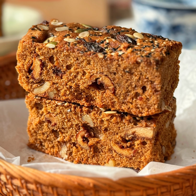 大末手作&手工无添加核桃枣糕，经典原味/豪华升级版，糕体厚实，口感湿润，口味香醇，甜而不腻，手工制作，现做现发，独立包装