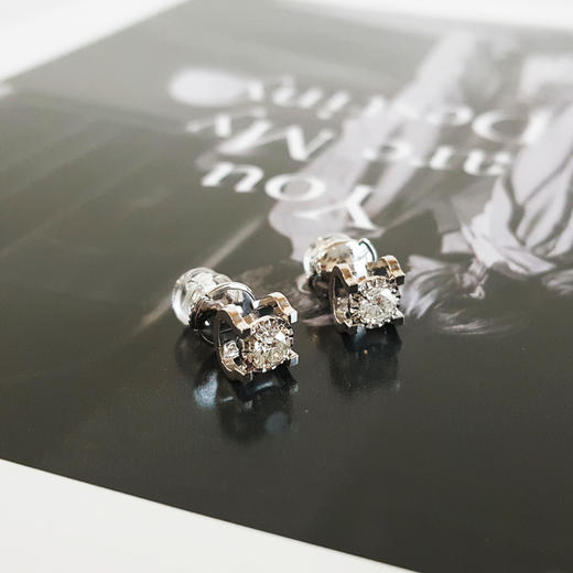 【天然正品】AU750白金简约时尚牛头款近0.2/0.2克拉钻石耳钉15.7*6.7*5.5MM（皆取最大值）女士031125TJ33 特价：2280元 商品图3