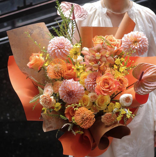 《秋收》奶油桃子针垫大花蕙兰橙色系花束 商品图0