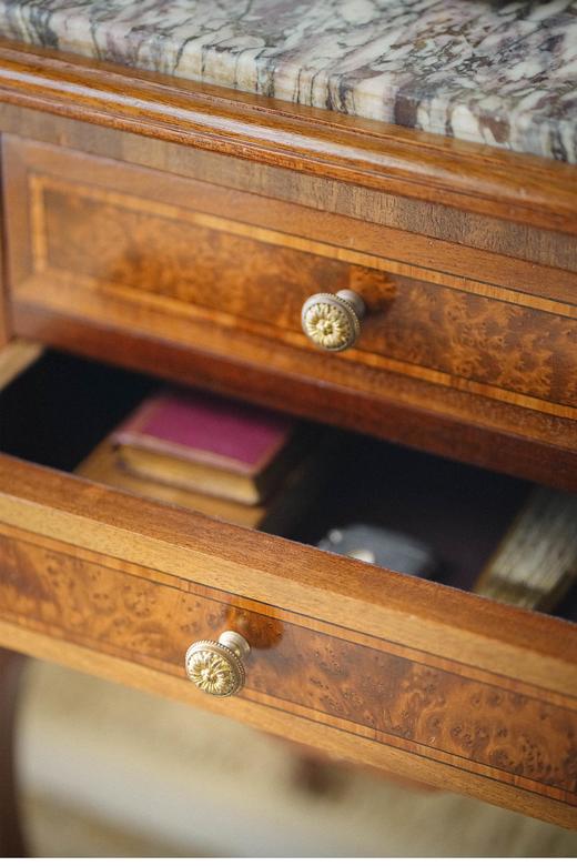 独角鹿西洋古董 1890年代法国出品路易十五风格铜鎏金雕饰细木镶嵌大理石面边几 商品图5