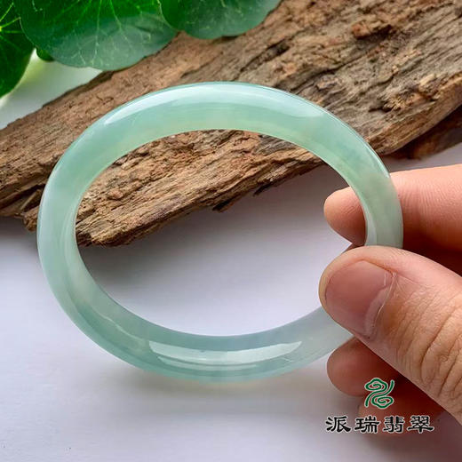 派瑞翡翠 翡翠手镯 糯冰 浅绿 商品图0