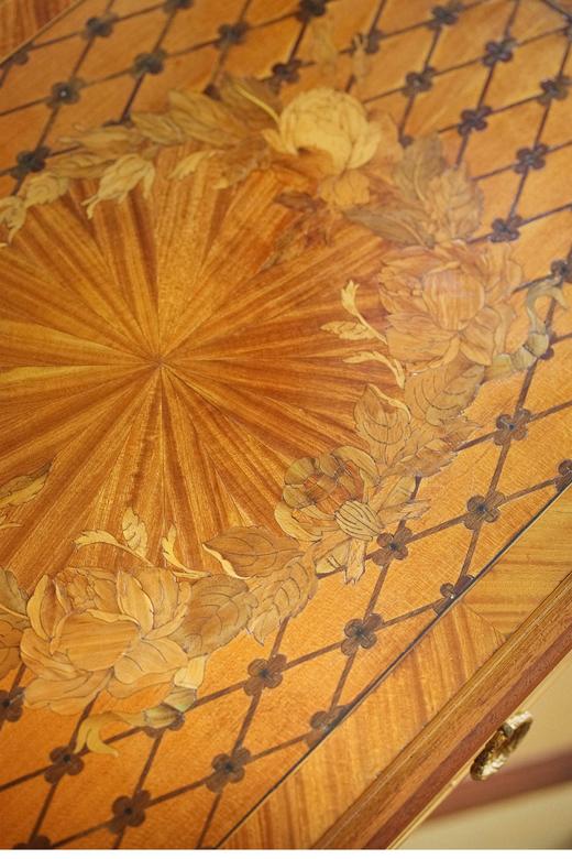 独角鹿西洋古董 1880年代法国出品路易十六风格铜鎏金雕饰细木镶嵌边桌 商品图5