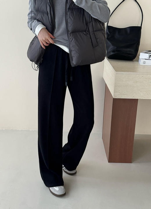 😎限时秒杀❗秋冬天必入的一条裤子！浙江实力大厂直出价❗ 【高克重 羊毛蚕丝休闲阔腿裤】⚠️ 软糯有光泽，自带高级浮雕肌理感！⁥ 🌟扛起球好打理，⁠垂感极佳！ 商品图6