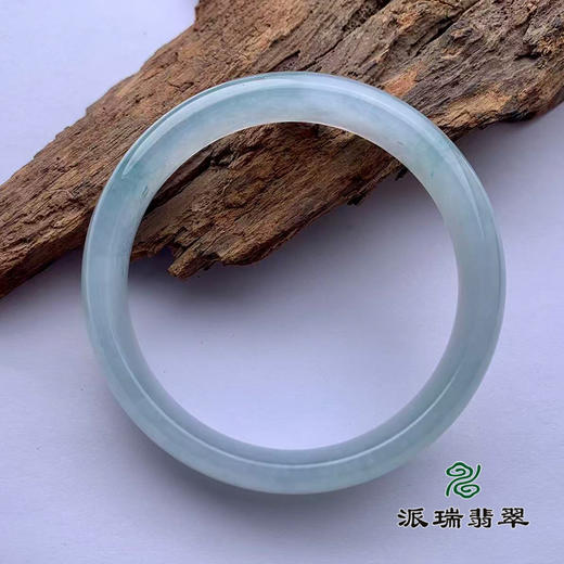 派瑞翡翠 翡翠手镯 糯冰 浅绿 商品图2