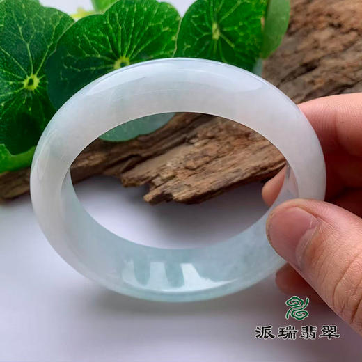 派瑞翡翠 翡翠手镯 糯冰 浅绿 商品图3