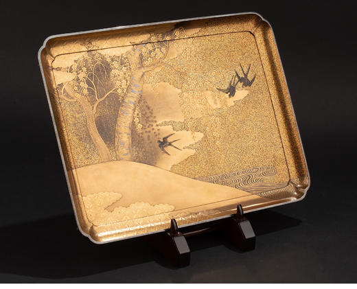 独角鹿西洋古董  19世纪末日本明治时期出品「垂樱飞燕」主题金梨地蒔绘赏盘 商品图2