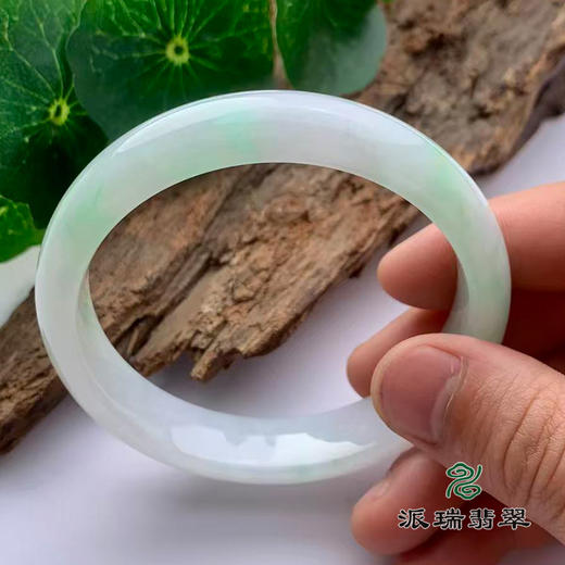 派瑞翡翠 翡翠手镯 糯冰 浅绿 商品图2