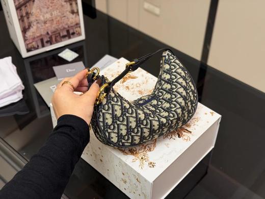 D111721复古老花好看不过时耐用耐脏月亮包腋下包 商品图7