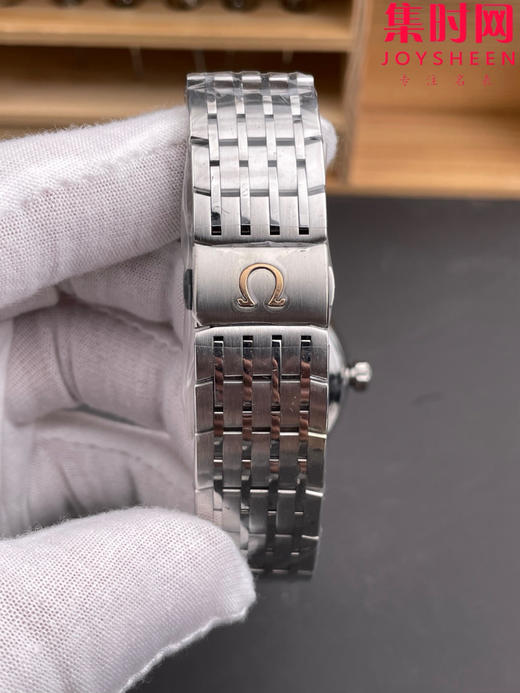 欧米茄 VS碟飞系列 VS蝶飞“明亮之黑” “明亮之蓝” 大碟飞 男士腕表
机芯：搭载VS定制Cal.8500一体 商品图7