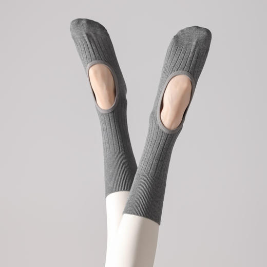 2双装无骨瑜伽袜~脚面挖孔设计 时下流行的芭蕾风格 脚底防滑点胶  双针工艺 柔软舒适亲肤 商品图5