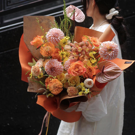 《秋收》奶油桃子针垫大花蕙兰橙色系花束 商品图2