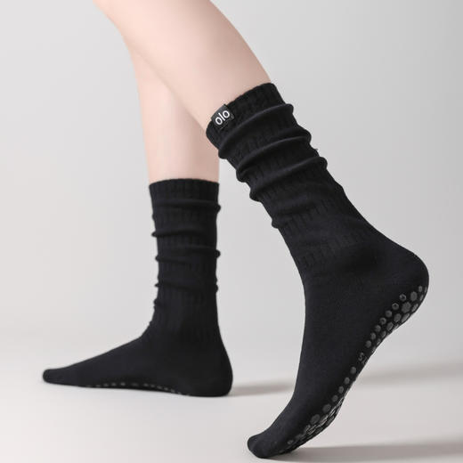 2双装无骨瑜伽袜~潮流OLO布标设计  定染奶油色系 个性扭扭工艺、可堆堆可拉直 脚底点胶防滑工艺 室内瑜伽、户外运动必备单品 商品图7