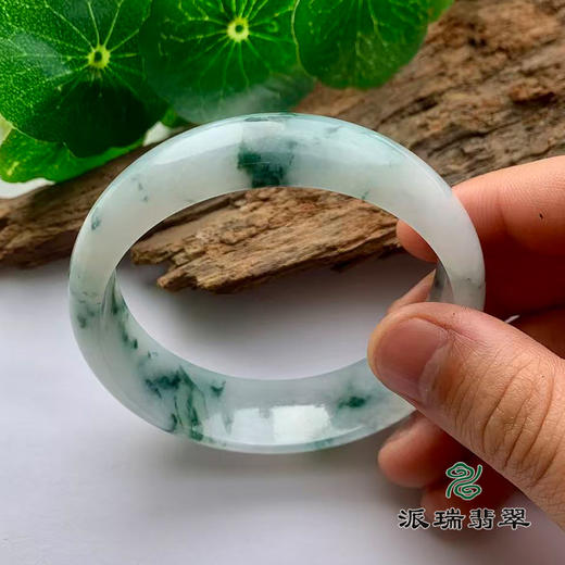 派瑞翡翠 翡翠手镯 糯冰 浅绿 商品图3