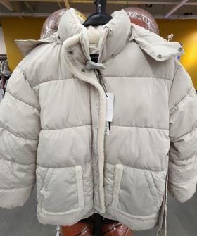 379.9秒杀女士连帽棉服外套（线下同时售卖  不保证有货）559065-CY