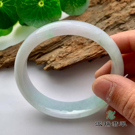 派瑞翡翠 翡翠手镯 糯种 浅绿 商品图3