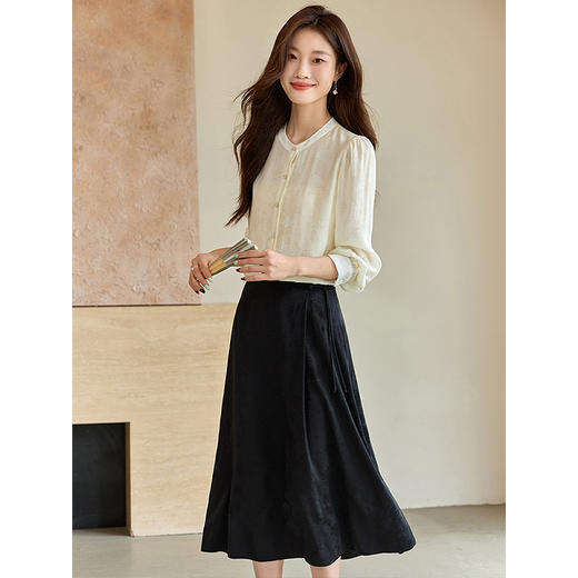 【年终特卖】熙世界新中式琥珀珠扣气质2025新款暗纹提花衬衫珠扣长袖轻国风上衣 商品图4