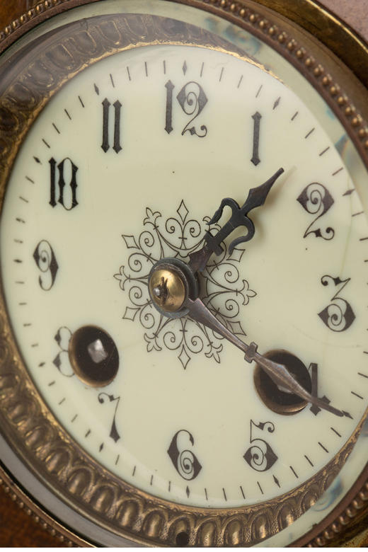 独角鹿西洋古董 19世纪晚期法国钟表匠出品东方风格花鸟主题铜鎏金装饰座钟烛台三件套 商品图4