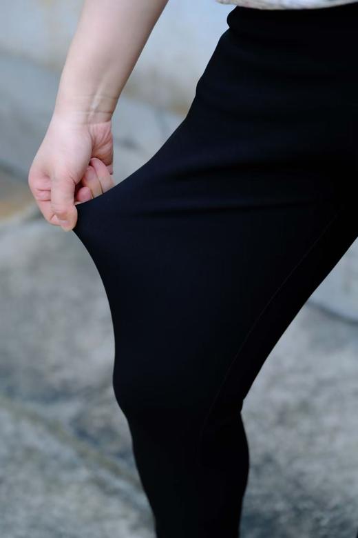 10天发货，花粉福利款！【加绒打底裤】告别冬季臃肿！这条「养生打底裤」保暖显瘦两不误。 牛油果润肤加持，暖从腿起！加绒锁温，面料：94%锦纶，6%氨纶；贴肤内层：94%聚酯纤维，6%氨纶 商品图8