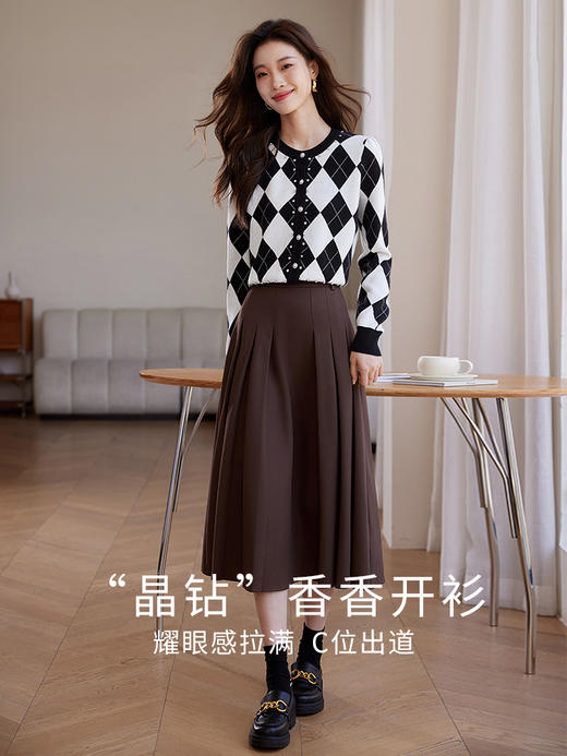 【年终特卖】熙世界黑白格子针织开衫女2025秋冬新款小个子圆领菱格毛衣短外套 商品图2