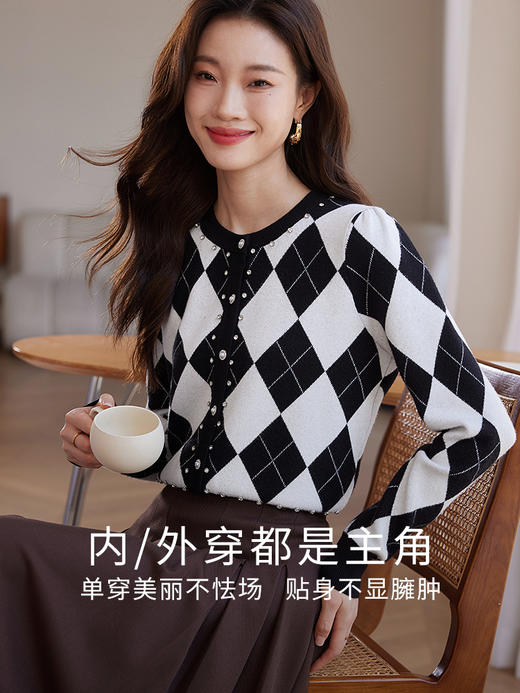 【年终特卖】熙世界黑白格子针织开衫女2025秋冬新款小个子圆领菱格毛衣短外套 商品图1