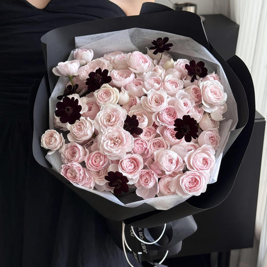 《仙子之吻》仙子之吻巧克力秋英黑色甜酷花束 商品图1