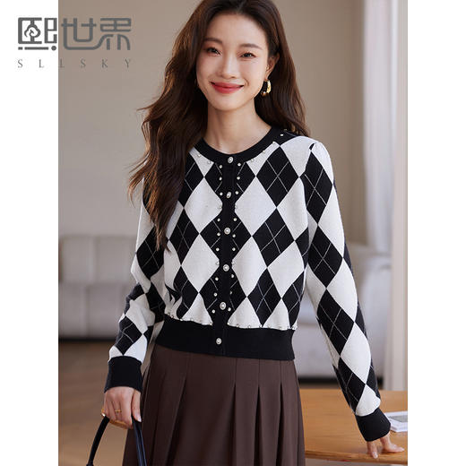 【年终特卖】熙世界黑白格子针织开衫女2025秋冬新款小个子圆领菱格毛衣短外套 商品图0