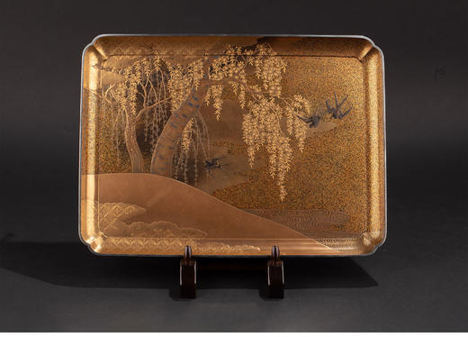 独角鹿西洋古董  19世纪末日本明治时期出品「垂樱飞燕」主题金梨地蒔绘赏盘 商品图0