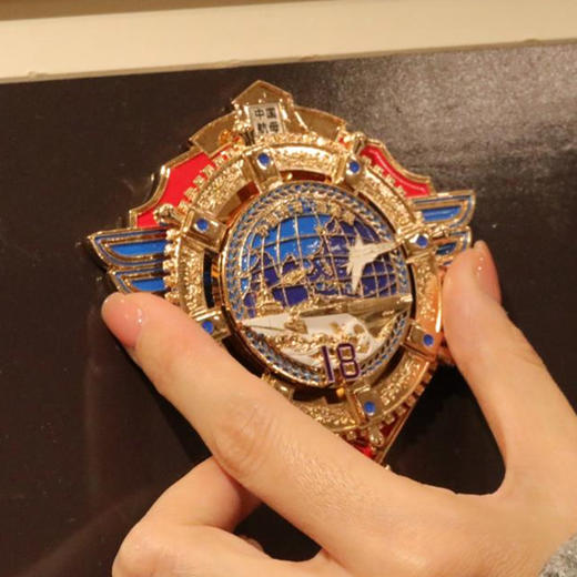 航母·福建舰纪念徽章！中船714所授权！可贴可旋转！ 商品图3