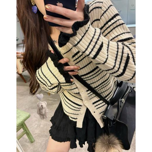 25AW上新 甜甜同款【焦糖可颂】复古条纹木耳边针织开衫 商品图1