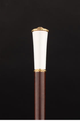 独角鹿西洋古董 1900年代英国出品黄金装饰白色玑镂珐琅嵌蓝宝石及海水珍珠古董手杖