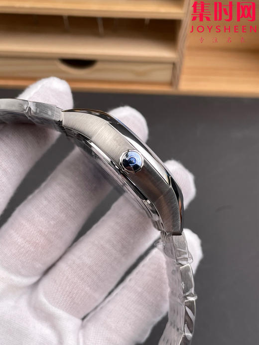 欧米茄 VS碟飞系列 VS蝶飞“明亮之黑” “明亮之蓝” 大碟飞 男士腕表
机芯：搭载VS定制Cal.8500一体 商品图5